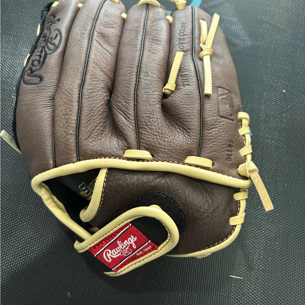 Rawlings Leather Baseball Glove with Red Logo (NEW) - Picture 2 of 6